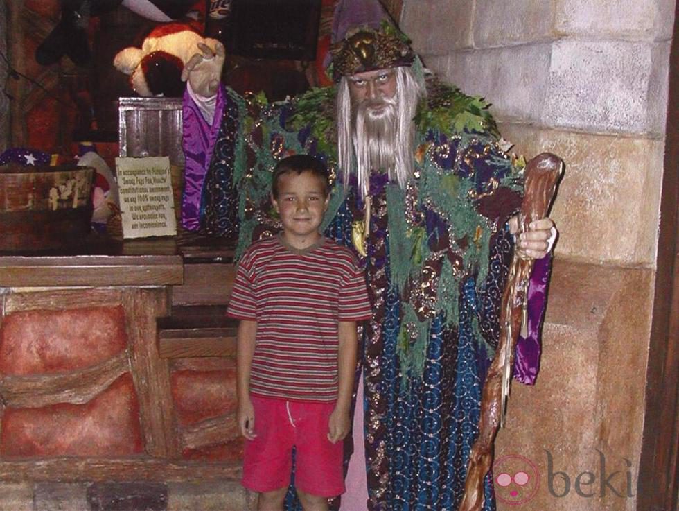 Liam Payne junto a un brujo cuando era pequeño