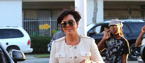 Kris Jenner llegando a un restaurante de Los Ángeles