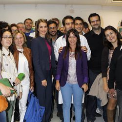 La Princesa Letizia posa con periodistas y alumnos del Centro de FP Pirámide