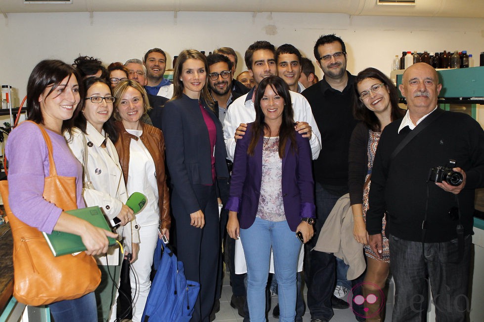 La Princesa Letizia posa con periodistas y alumnos del Centro de FP Pirámide 