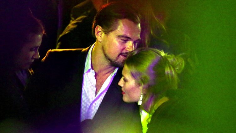 Leonardo DiCaprio y Toni Garrn, muy cariñosos de fiesta