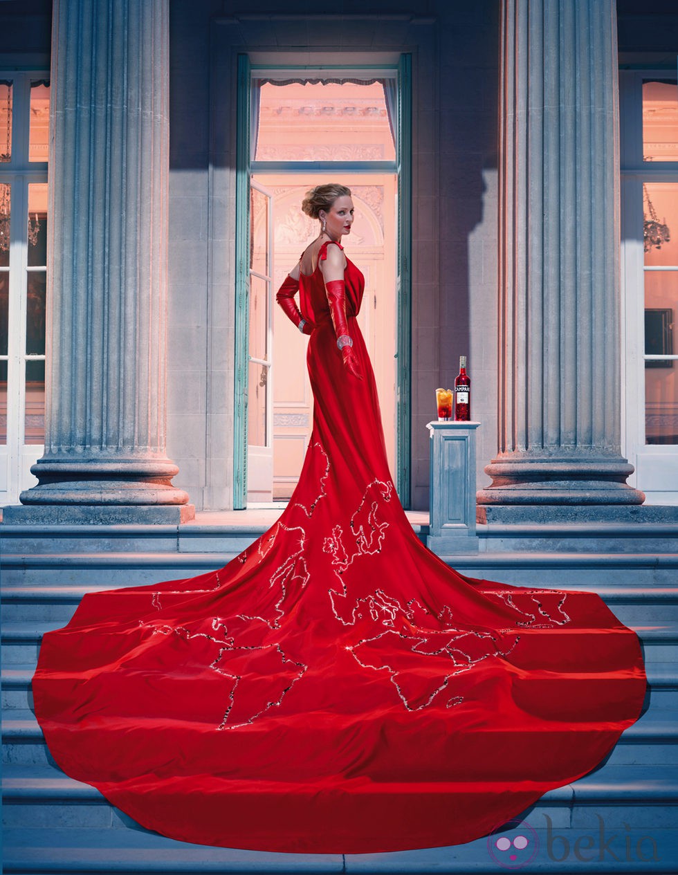 Uma Thurman protagoniza la portada del Calendario Campari 2014