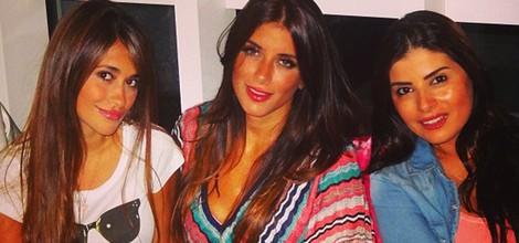 Antonella Roccuzzo y Daniella Semaan comparten una noche de cine