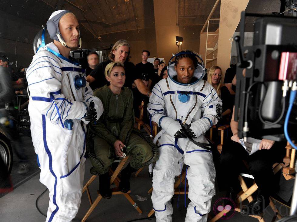 Miley Cyrus y Future en el backstage del videoclip 'Real & True'