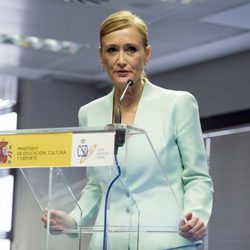 Cristina Cifuentes reaparece tras el accidente de tráfico sufrido dos meses antes