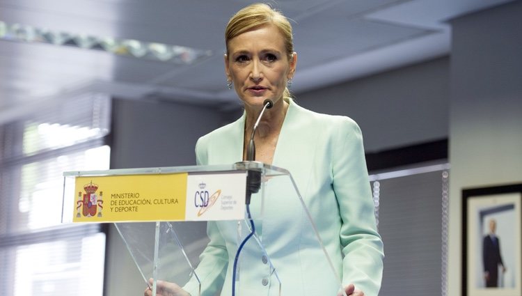 Cristina Cifuentes reaparece tras el accidente de tráfico sufrido dos meses antes