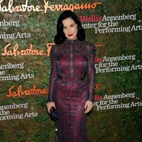 Dita von Teese en la apertura del Centro Wallis de Beverly Hills