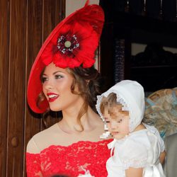 Jessica Bueno con su hijo Francisco en la boda de su prima