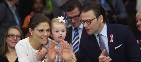 Los Príncipes Victoria y Daniel con Estela de Suecia en la final del Abierto de Estocolmo