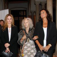 Genoveva Casanova, la Duquesa de Alba y Carmen Tello en el Festival de las Naciones 2013