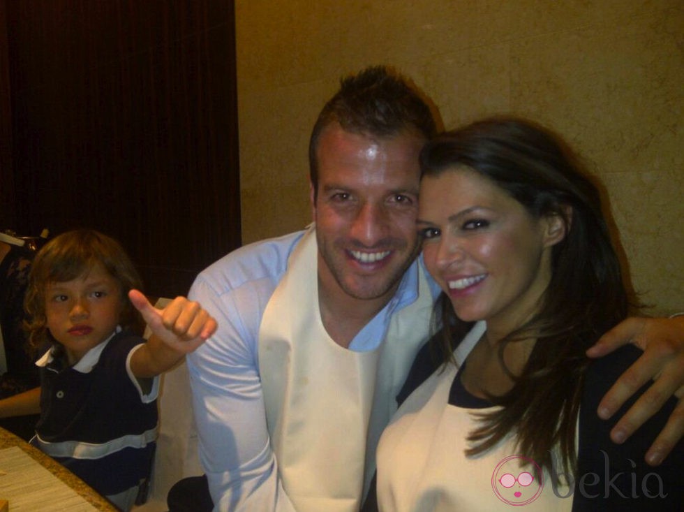 Rafael Van der Vaart y Sabia Boulahrouz con Damián