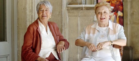 Asunción Balaguer y Amparo Soler Leal en la presentación de la obra teatral 'Al menos no es Navidad'