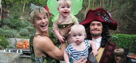 Neil Patrick Harris y su familia disfrazados en Halloween 2011