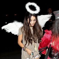 Vanessa Hudgens disfrazada de angelito en una fiesta de Halloween en Los Ángeles