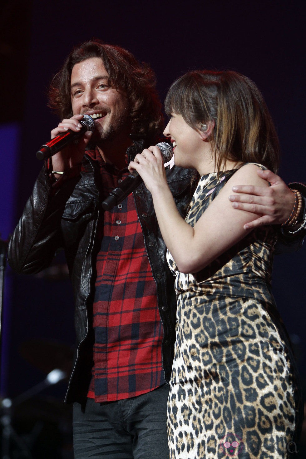 Mai Meneses y Manuel Carrasco durante el concierto 'Por Ellas' de Cadena 100