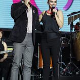 Chenoa y Carlos Rivera durante el concierto 'Por Ellas' de Cadena 100