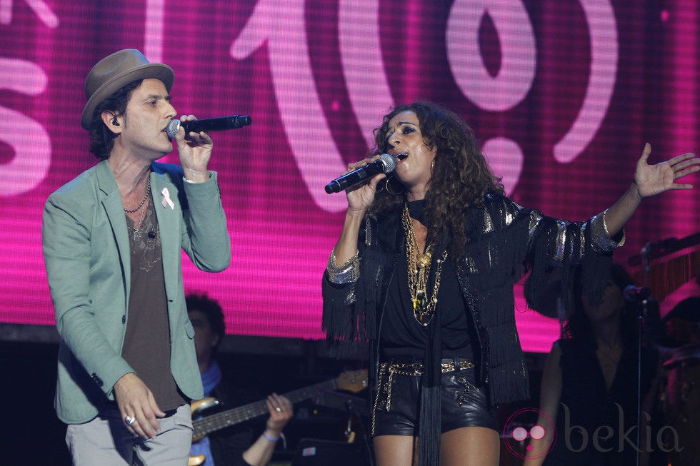 Rosario y Coti durante el concierto 'Por Ellas' de Cadena 100