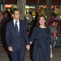 Soraya Saenz de Santamaría y su marido durante la boda de Pablo Lara y Anna Brufau en Barcelona 