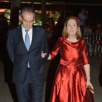 Ana Pastor y su marido durante la boda de Pablo Lara y Anna Brufau en Barcelona