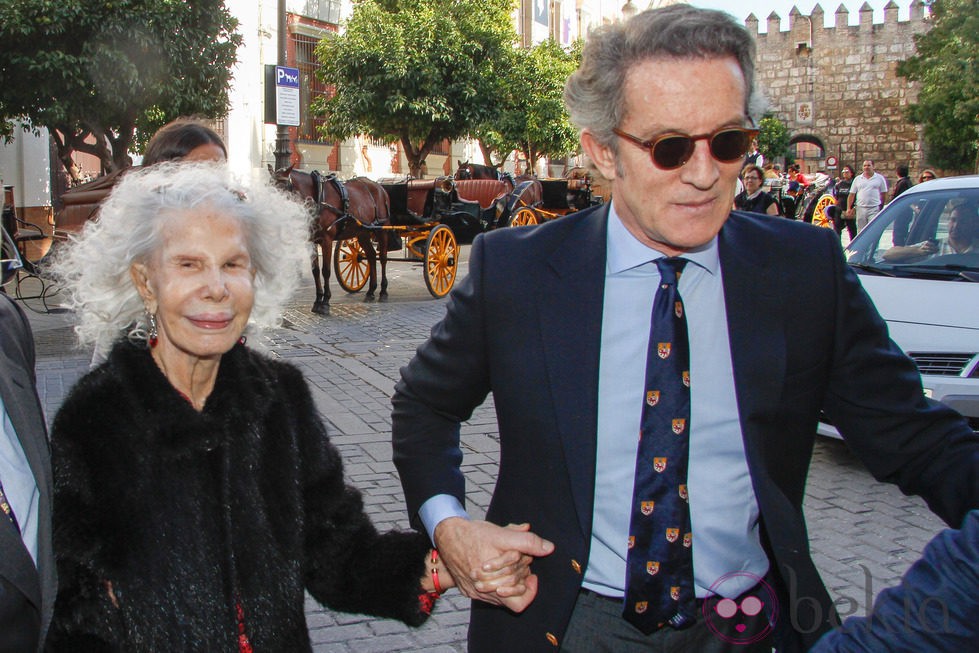 Los Duques de Alba, felices en el traslado de la Virgen de las Angustias