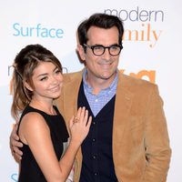 Sarah Hyland y Ty Burrell en el acto benéfico organizado por los responsables de 'Modern Family'