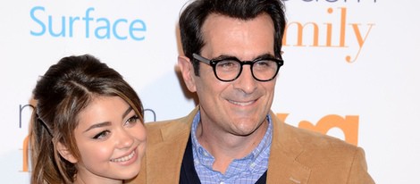 Sarah Hyland y Ty Burrell en el acto benéfico organizado por los responsables de 'Modern Family'