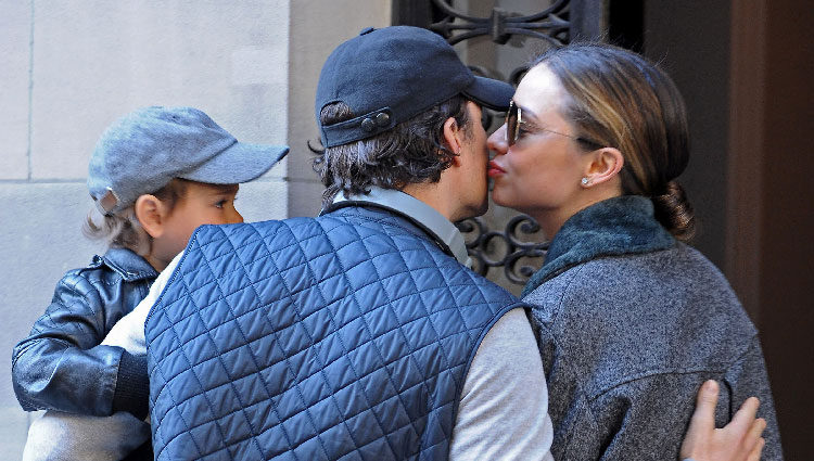 Miranda Kerr se despide con un beso de Orlando Bloom