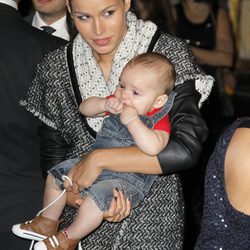 Mireia Canalda con su hija Inés en los Premios Cuida de Ti 2013