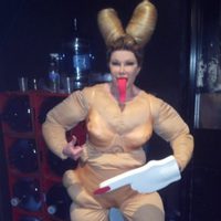 Joan Rivers se disfraza de Miley Cyrus en Halloween 2013