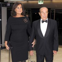 Carmen Tello y Curro Romero en la cena de honor a los galardonados con el premio Mariano de Cavia