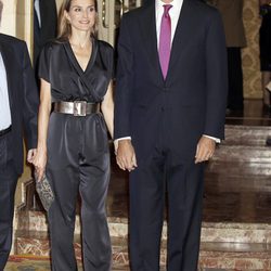 Los Príncipes Felipe y Letizia en la entrega del Premio Francisco Cerecedo