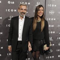 Imanol Arias e Irene Meritxell en la presentación del magazine Icon