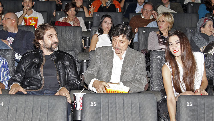 Javier y Carlos Bardem y Cecilia Gessa en el estreno de 'Alpha'