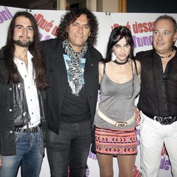 Beatriz Rico y el grupo Be Rock en la presentación de la obra de teatro '¡Qué desastre de función!'