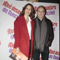 Lola Marceli y Juanjo Puigcorbé en la presentación de la obra de teatro '¡Qué desastre de función!'