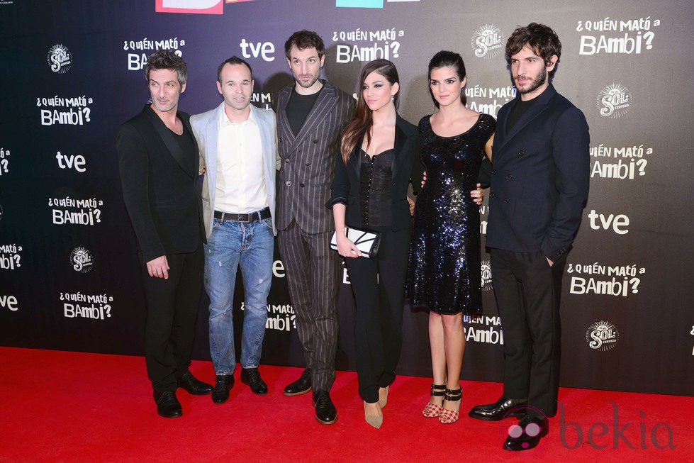 Ernesto Alterio, Iniesta, Julián Villagrán, Úrsula Corberó, Clara Lago y Quim Gutiérrez estrenan '¿Quién mató a Bambi?' en Barcelona