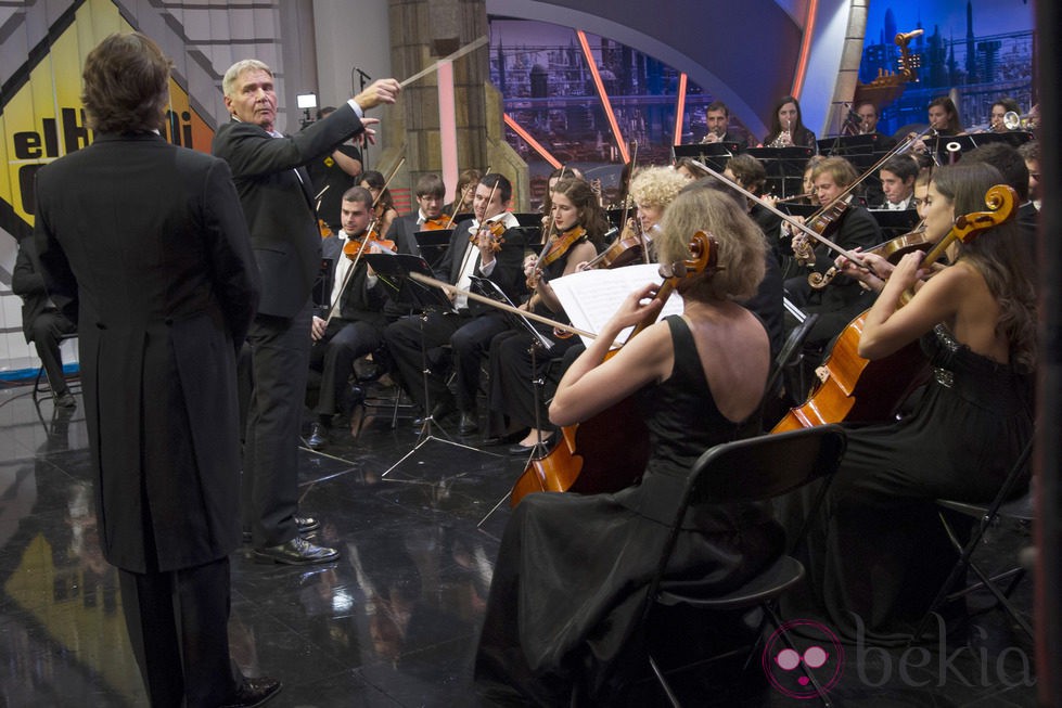 Harrison Ford dirige una orquesta en 'El Hormiguero'