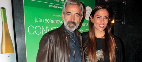 Imanol Arias e Irene Meritxell en el estreno de 'Conversaciones con mamá'