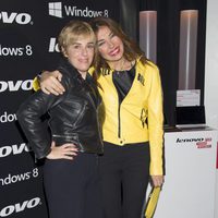 Anabel Alonso y Raquel Revuelta en la fiesta de presentación de la nueva campaña de una firma de equipos informáticos