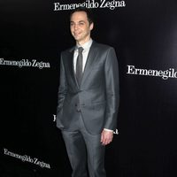 Jim Parsons en la apertura de una tienda de Ermenegildo Zegna en Beverly Hills