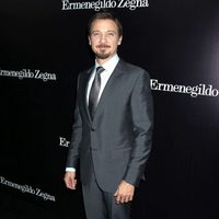 Jeremy Renner en la apertura de una tienda de Ermenegildo Zegna en Beverly Hills