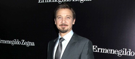 Jeremy Renner en la apertura de una tienda de Ermenegildo Zegna en Beverly Hills