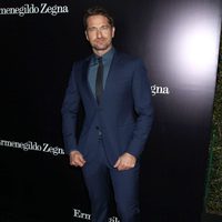 Gerard Butler en la apertura de una tienda de Ermenegildo Zegna en Beverly Hills