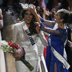 Olivia Culpo corona a Gabriela Isler como Miss Universo 2013