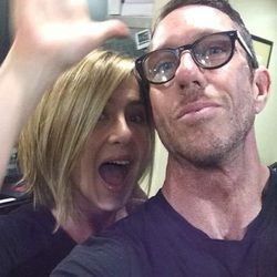 Jennifer Aniston presume de cambio de look junto a su estilista