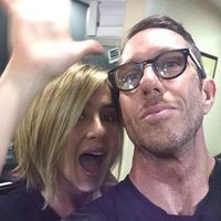 Jennifer Aniston presume de cambio de look junto a su estilista