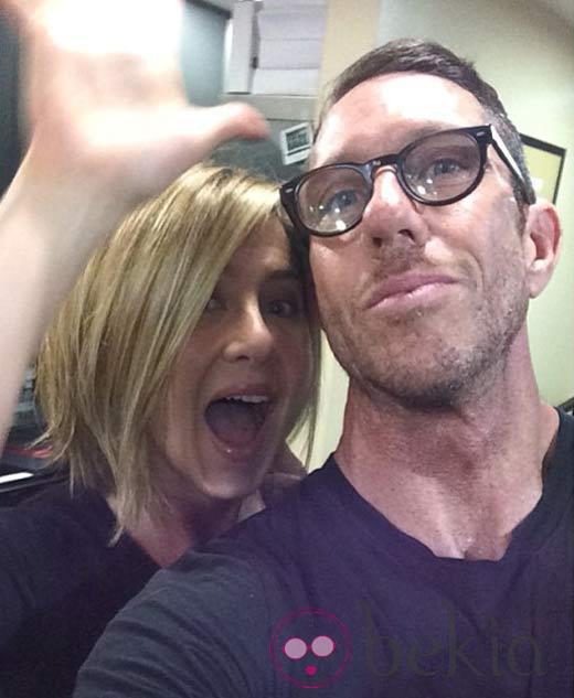 Jennifer Aniston presume de cambio de look junto a su estilista