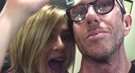 Jennifer Aniston presume de cambio de look junto a su estilista