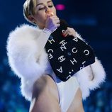 Miley Cyrus se fuma un porro en los MTV EMA 2013