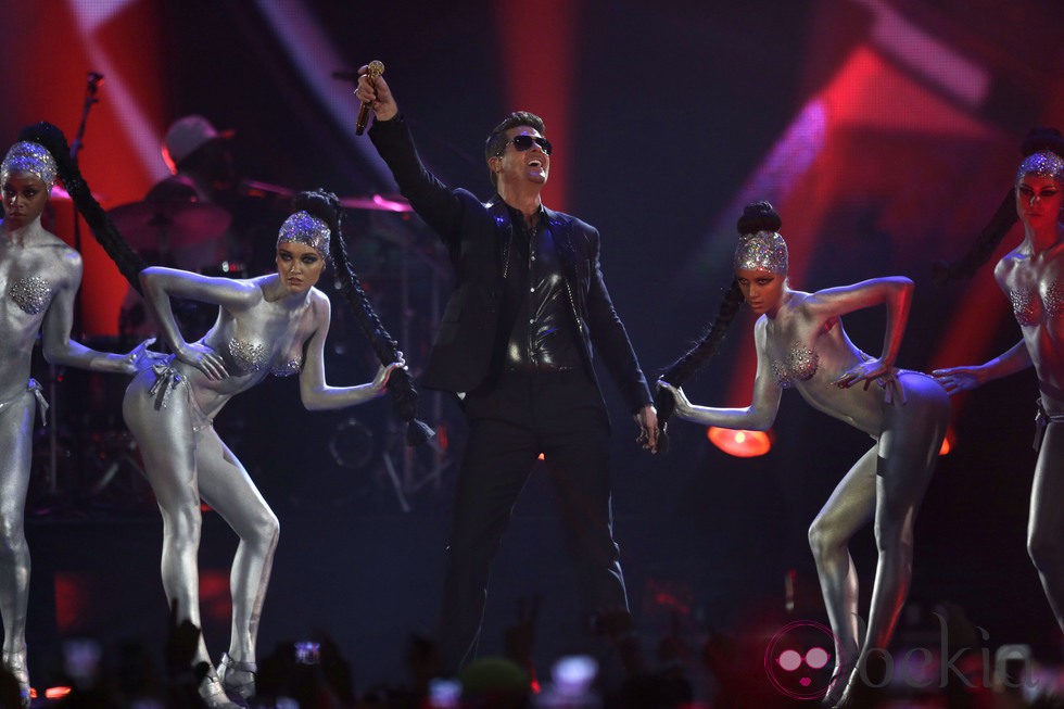 Actuación de Robin Thicke en los MTV EMA 2013